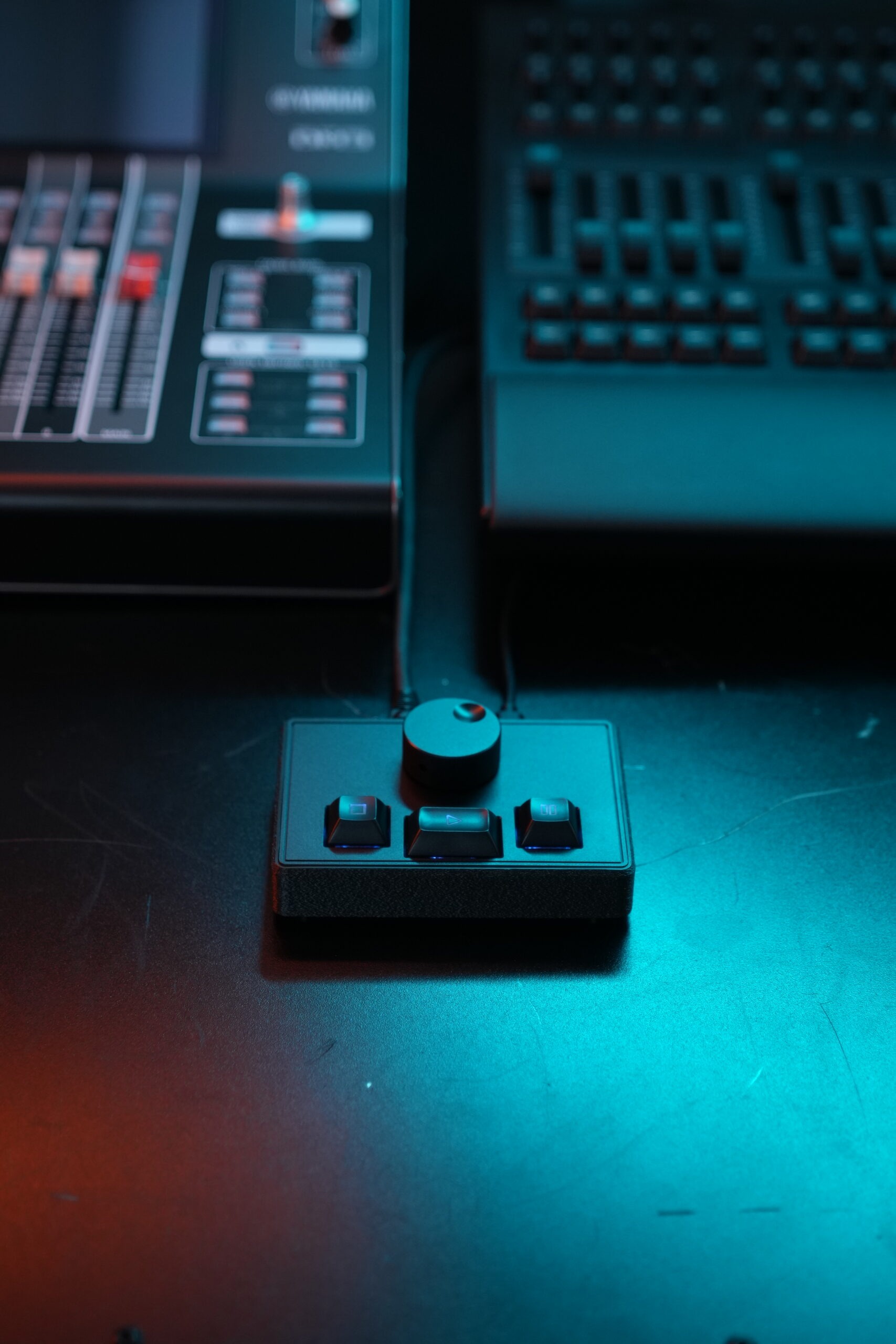 FrenschPress controlling a Yamaha Console and a GrandMa3 System using OSC